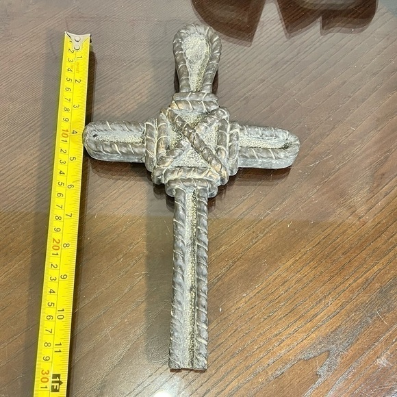 5 Pc set  Beautiful Gothic Crosses made of Resin Plaster. Perfect for the Garden - Picture 15 of 16